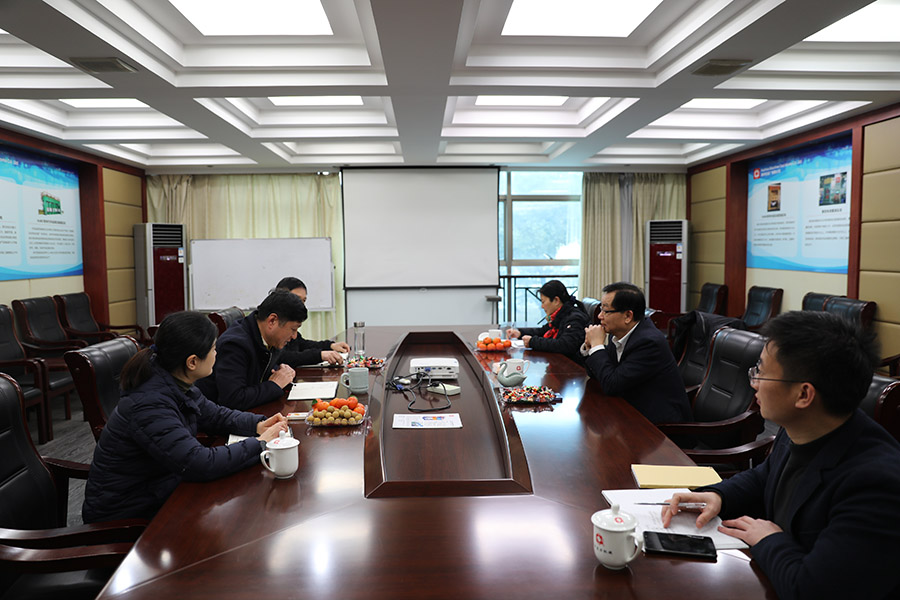 市人大黨組副書(shū)記、副主任施根寶蒞臨公司考察.JPG
